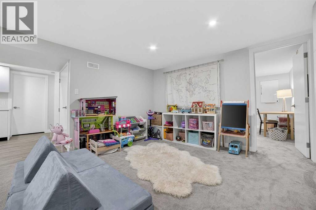 2211 18 Avenue S - 33