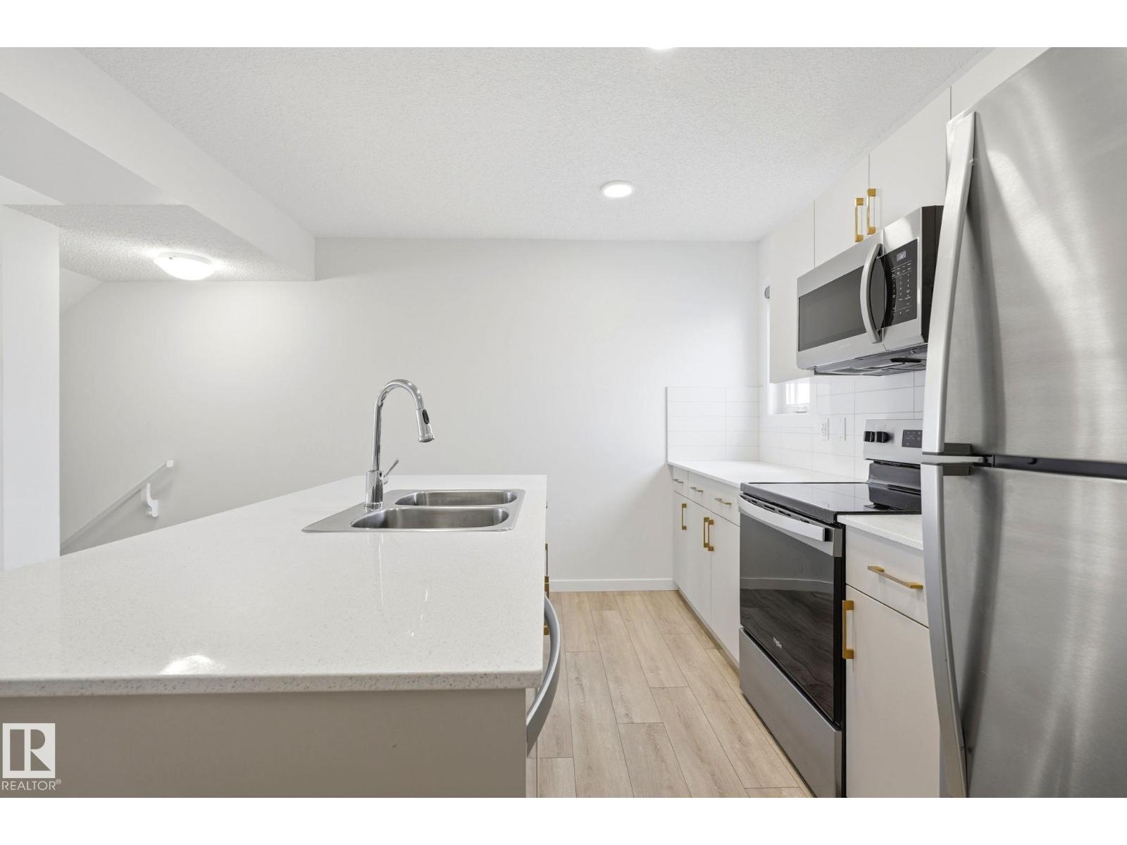 1209 MCLEOD AV — photo 14