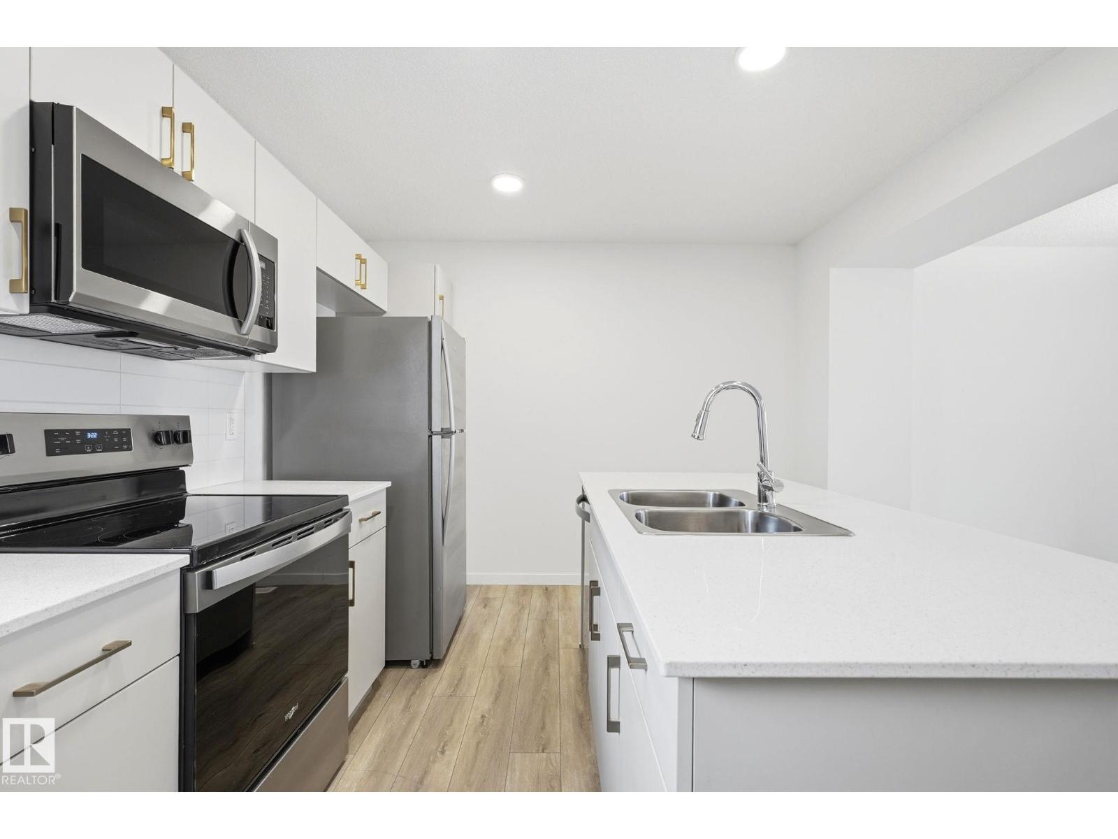 1209 MCLEOD AV — photo 16