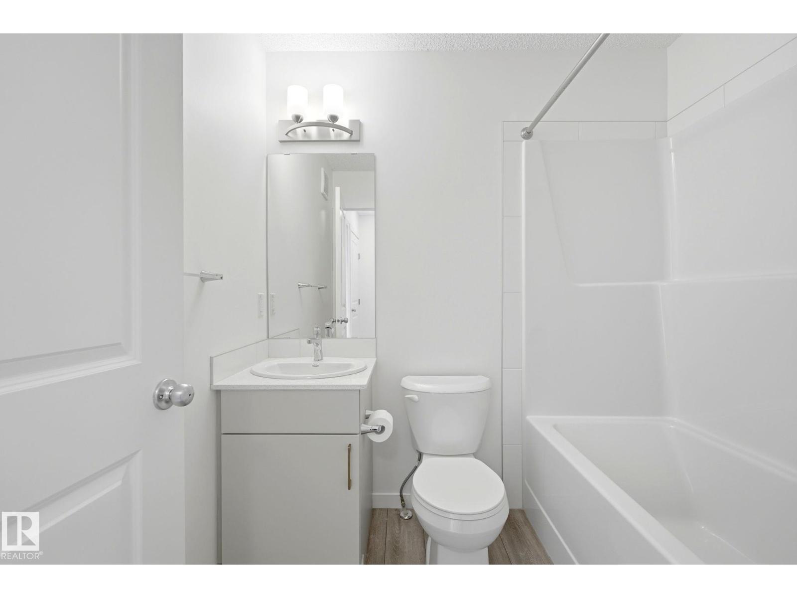 1209 MCLEOD AV — photo 32