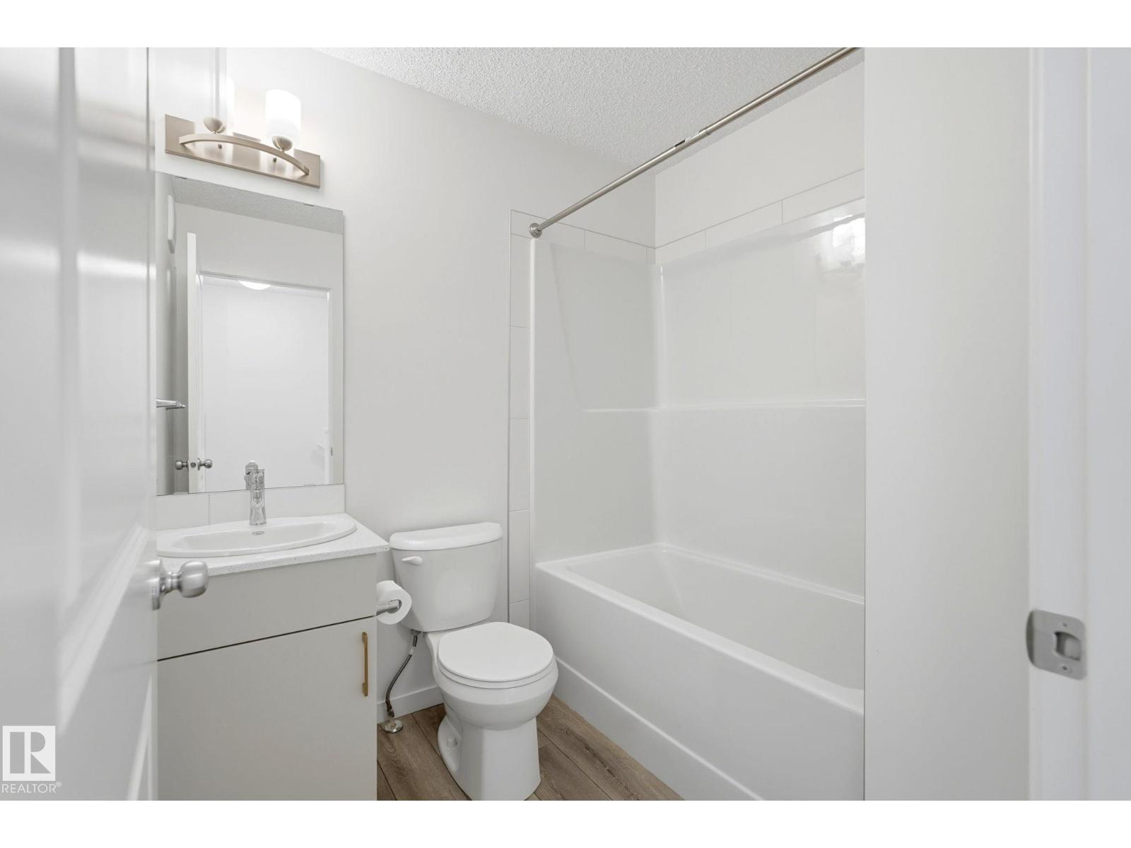 1209 MCLEOD AV — photo 33