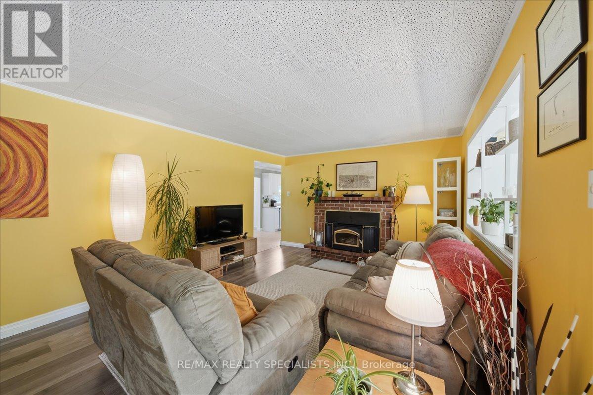 644 ROSE LANE - Image 14