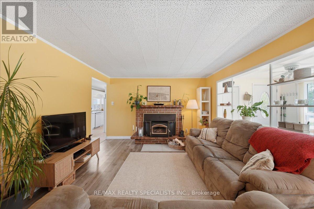644 ROSE LANE - Image 15