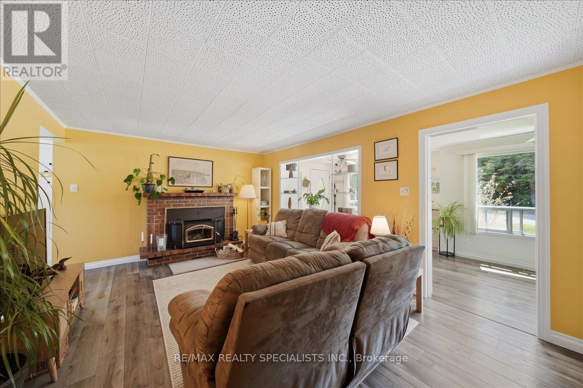 644 ROSE LANE - Image 16