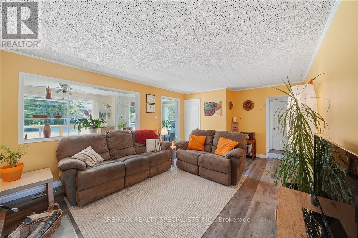 644 ROSE LANE - Image 17