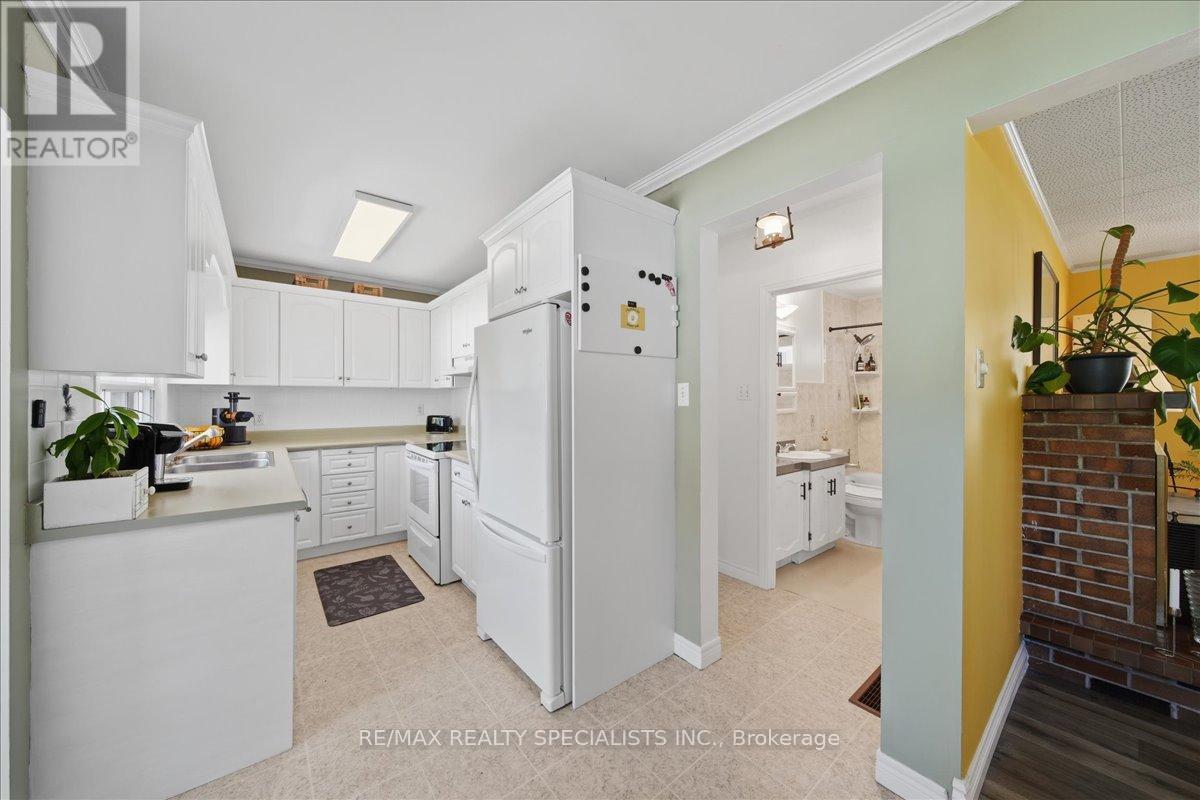 644 ROSE LANE - Image 20