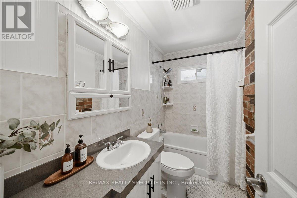 644 ROSE LANE - Image 25