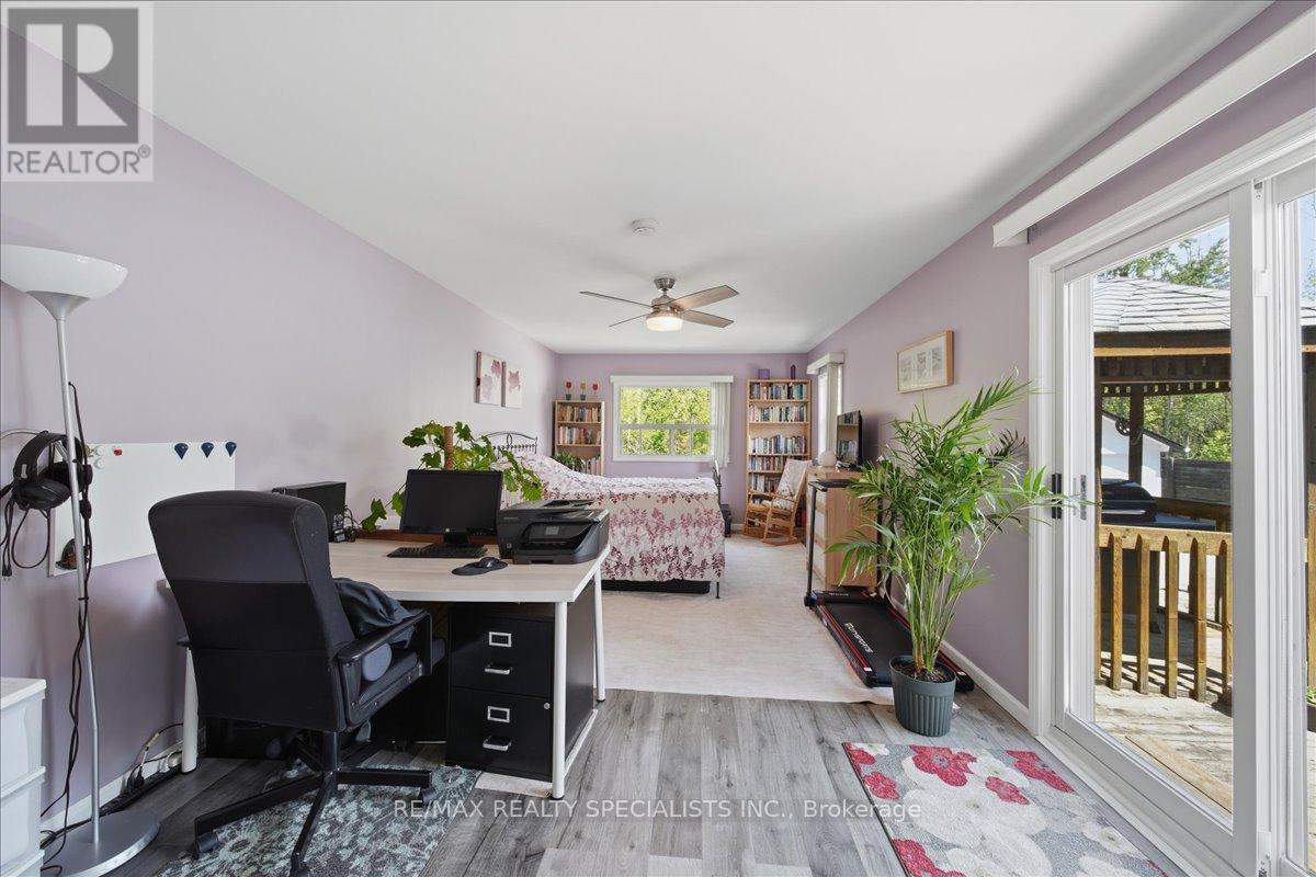 644 ROSE LANE - Image 33
