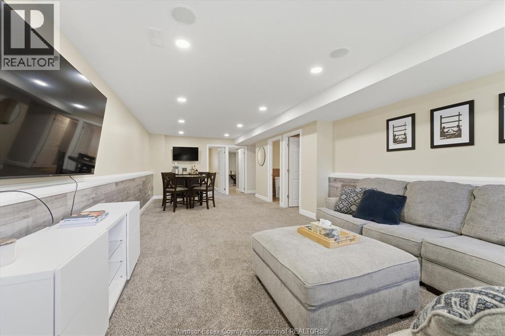 187 WOODLAWN CRESCENT - 23