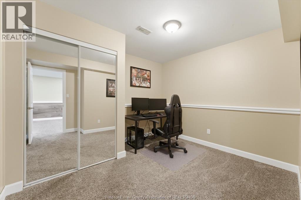 187 WOODLAWN CRESCENT - 24