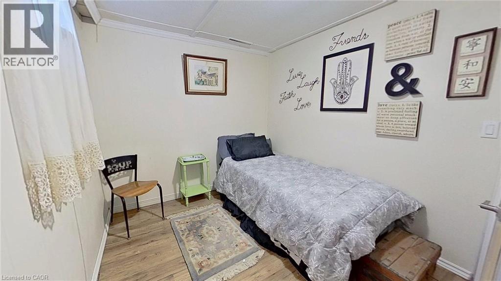 27 HEPBURN Avenue - 27