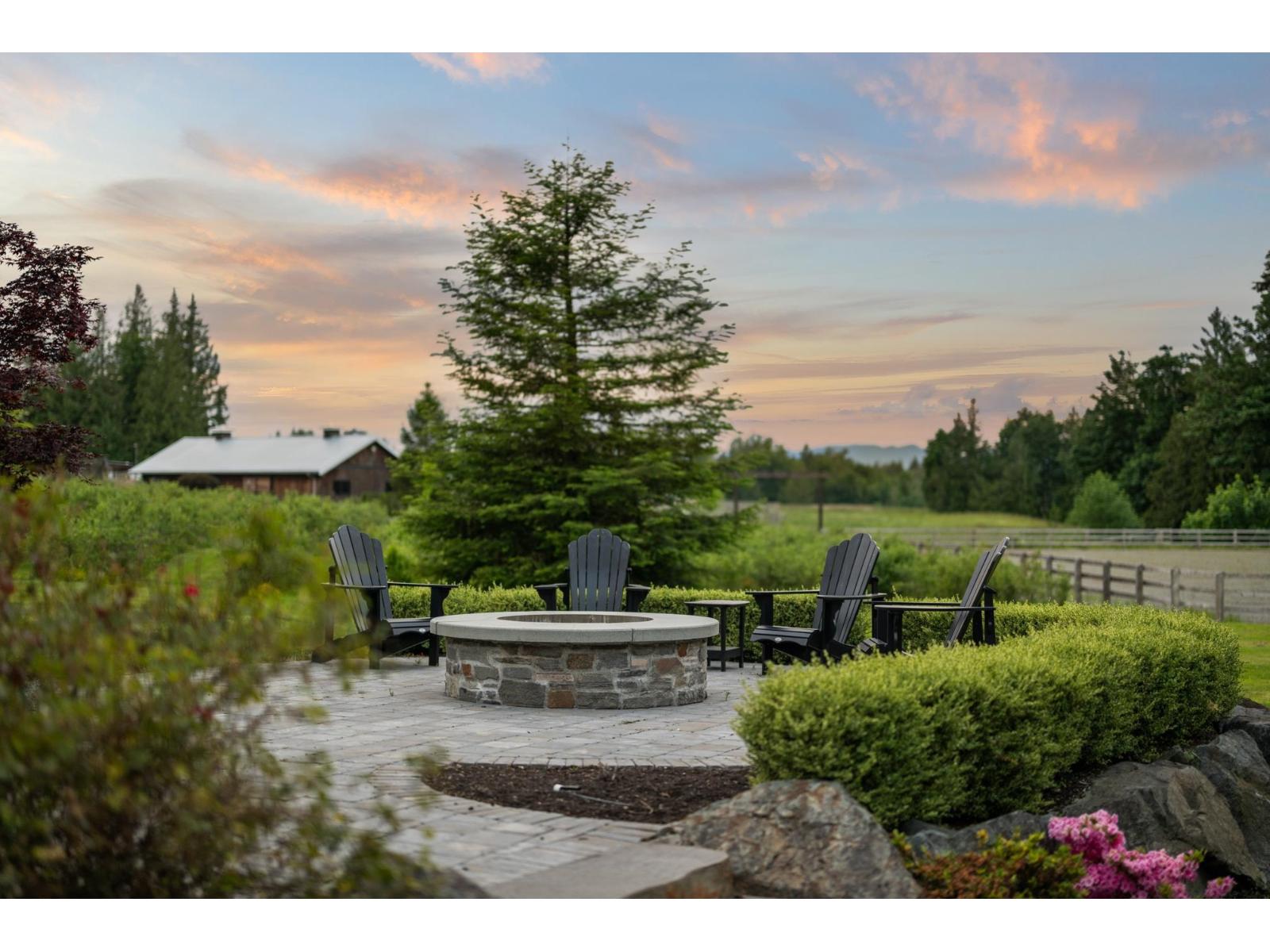 House in Langley - Image 32