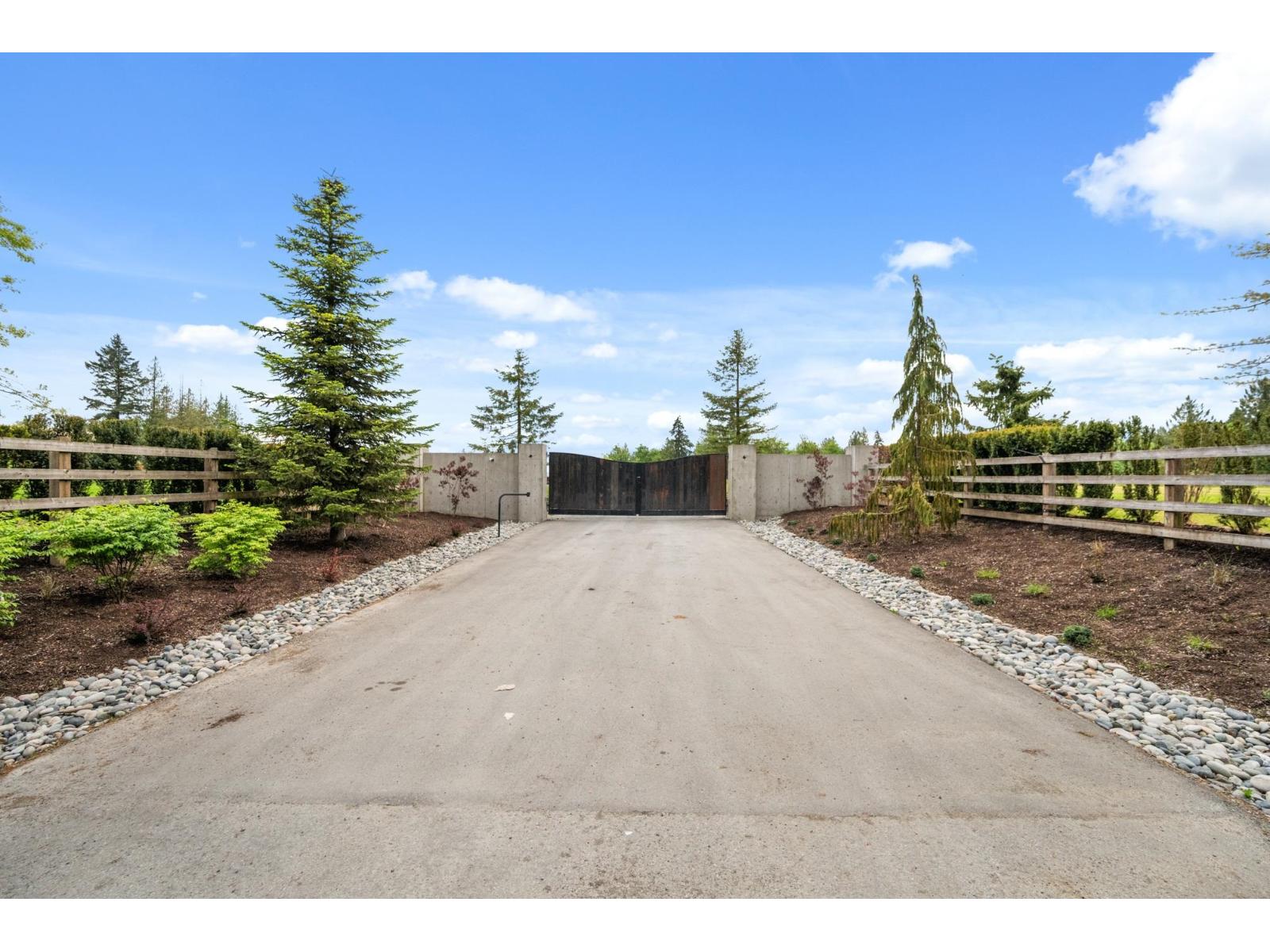 House in Langley - Image 4