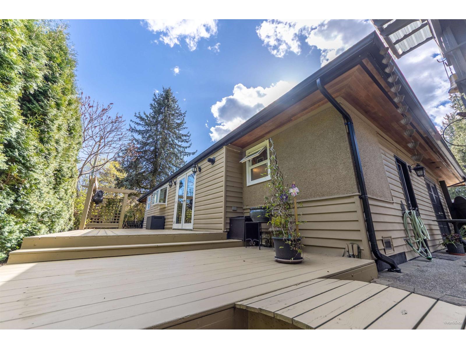 4 Bed, 2 Bath House for Sale in Surrey – 14735 109A AVENUE, Surrey - Image 17