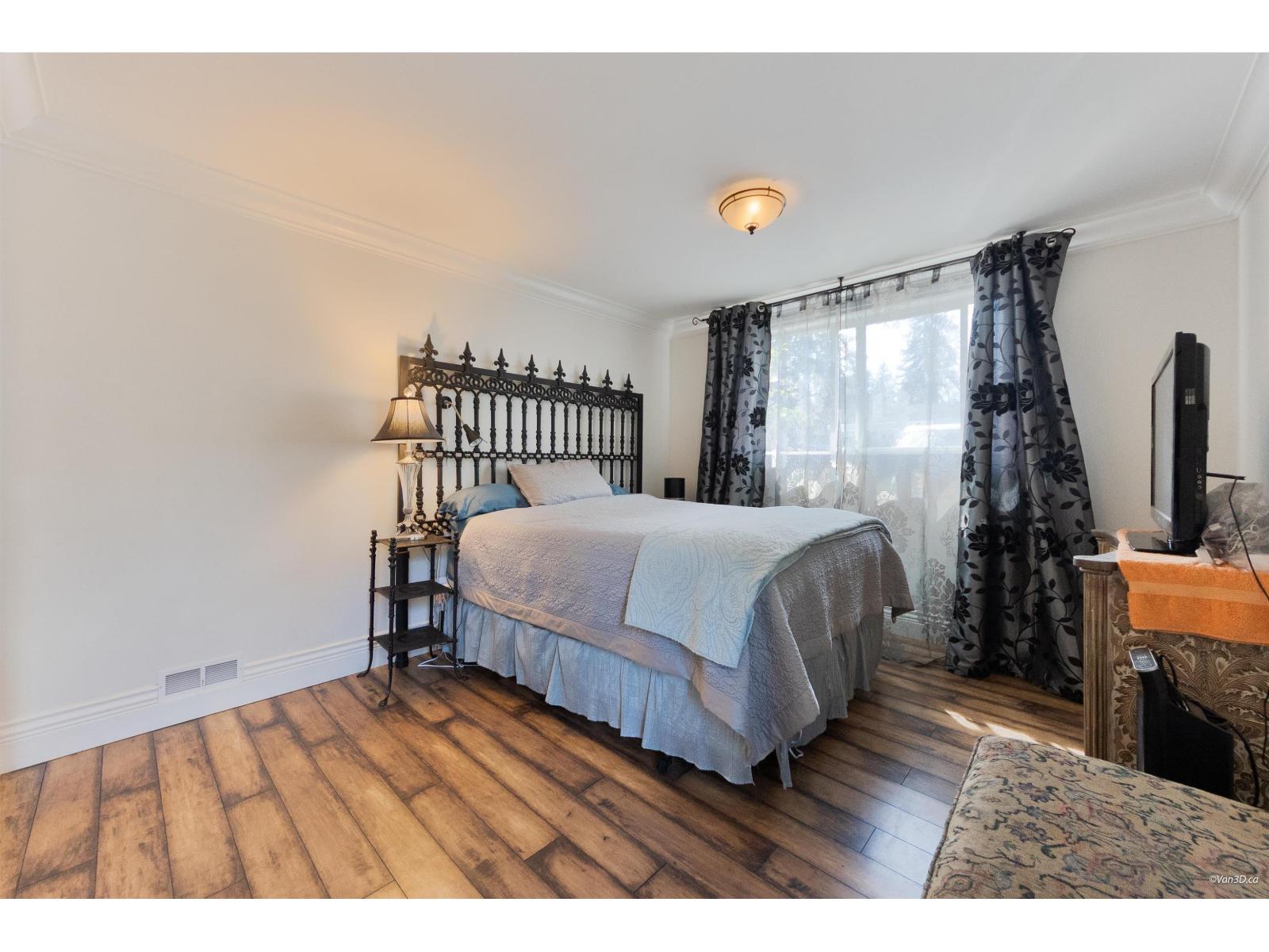 4 Bed, 2 Bath House for Sale in Surrey – 14735 109A AVENUE, Surrey - Image 16