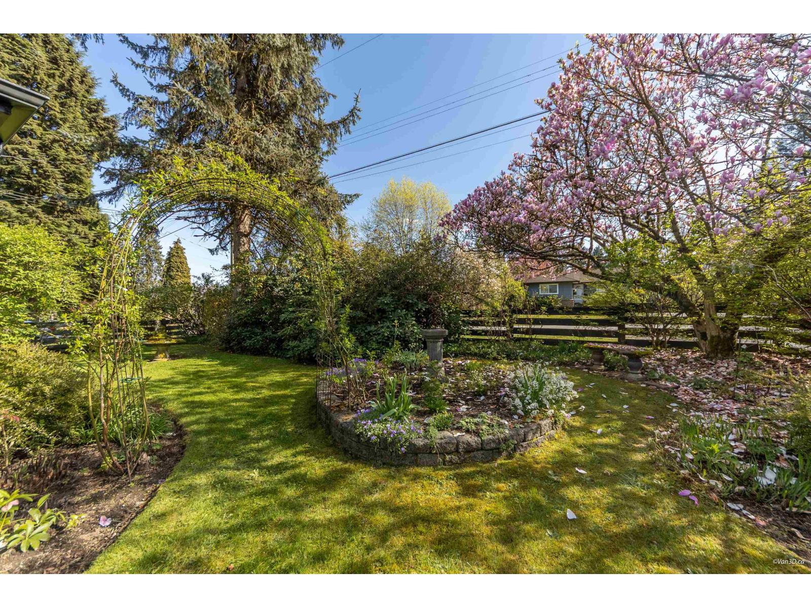 4 Bed, 2 Bath House for Sale in Surrey – 14735 109A AVENUE, Surrey - Image 27