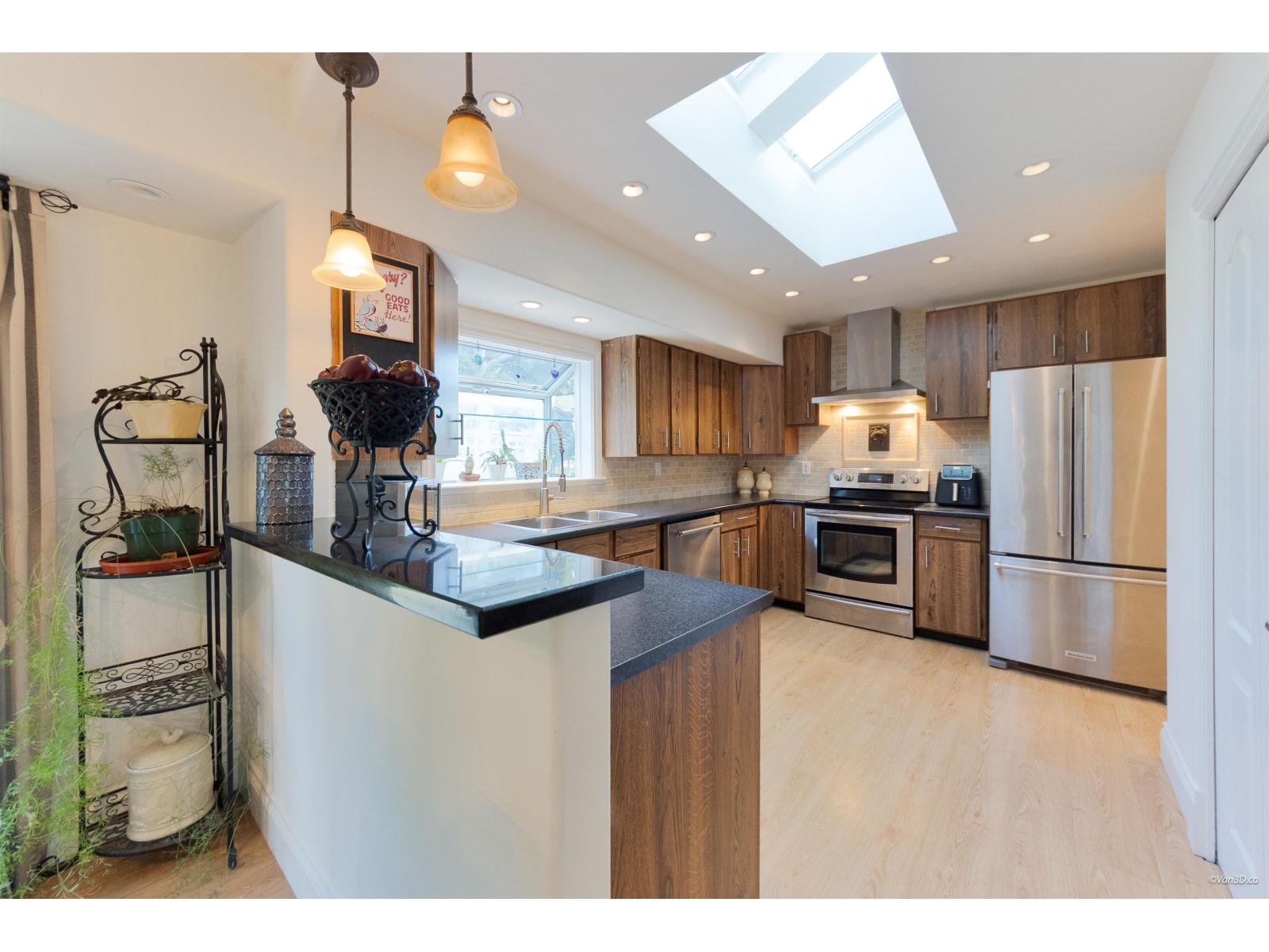 4 Bed, 2 Bath House for Sale in Surrey – 14735 109A AVENUE, Surrey - Image 37