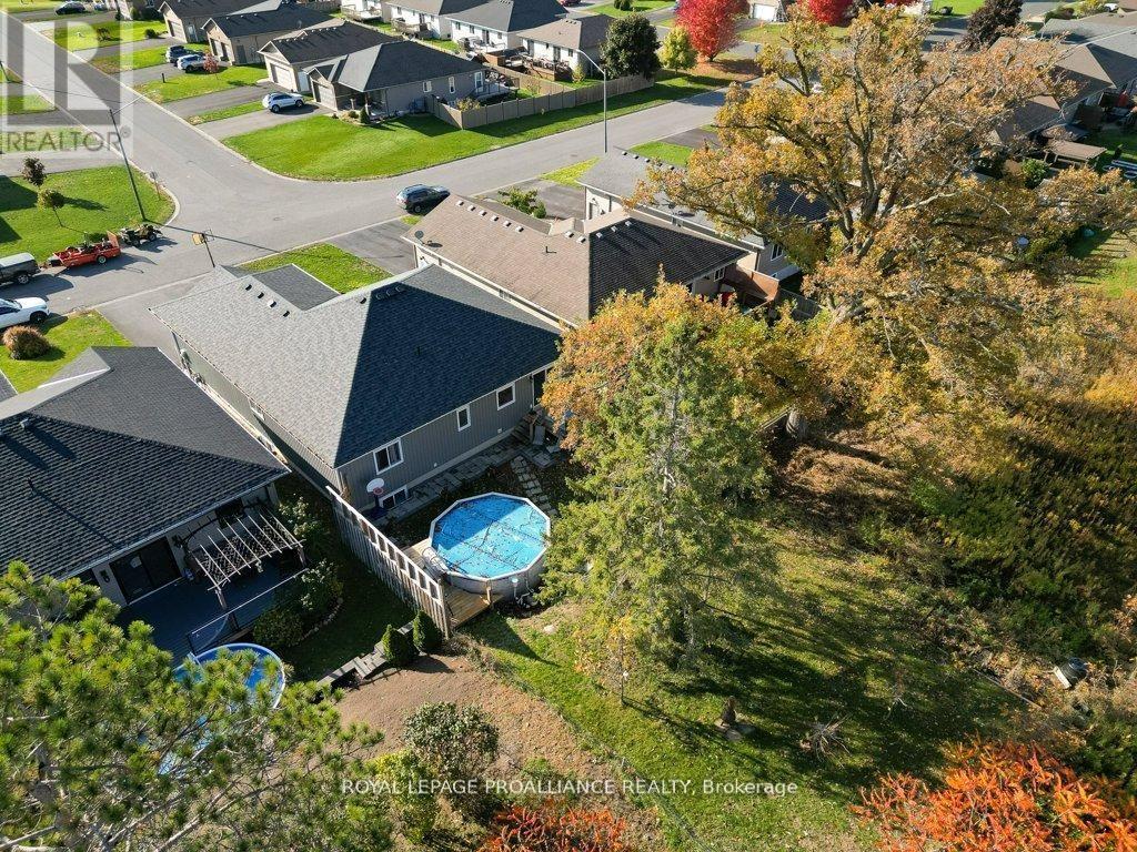 50 STONEGATE CRESCENT - 40