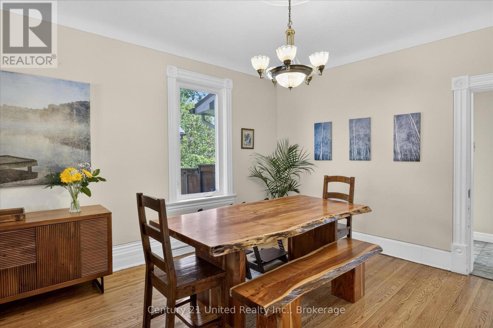 587 GILMOUR STREET - 10