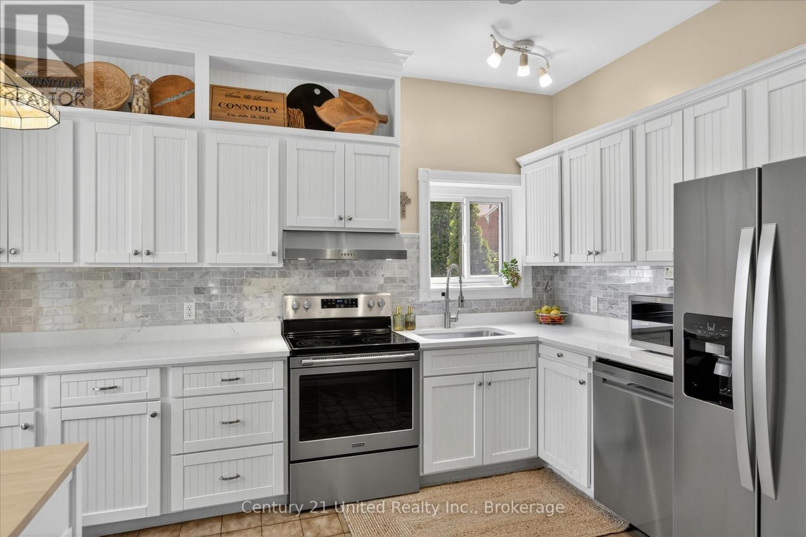 587 GILMOUR STREET - 12