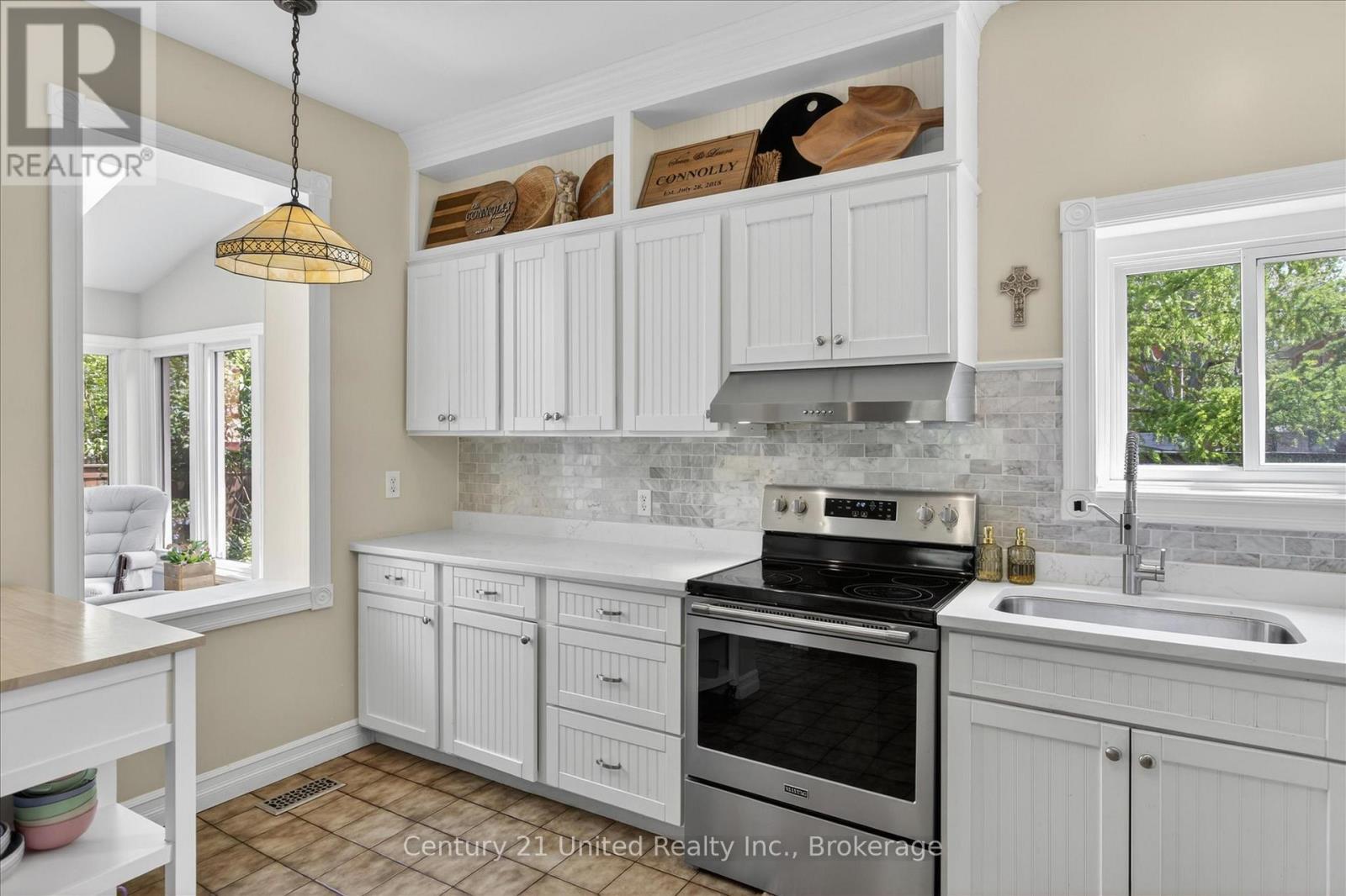 587 GILMOUR STREET - 13