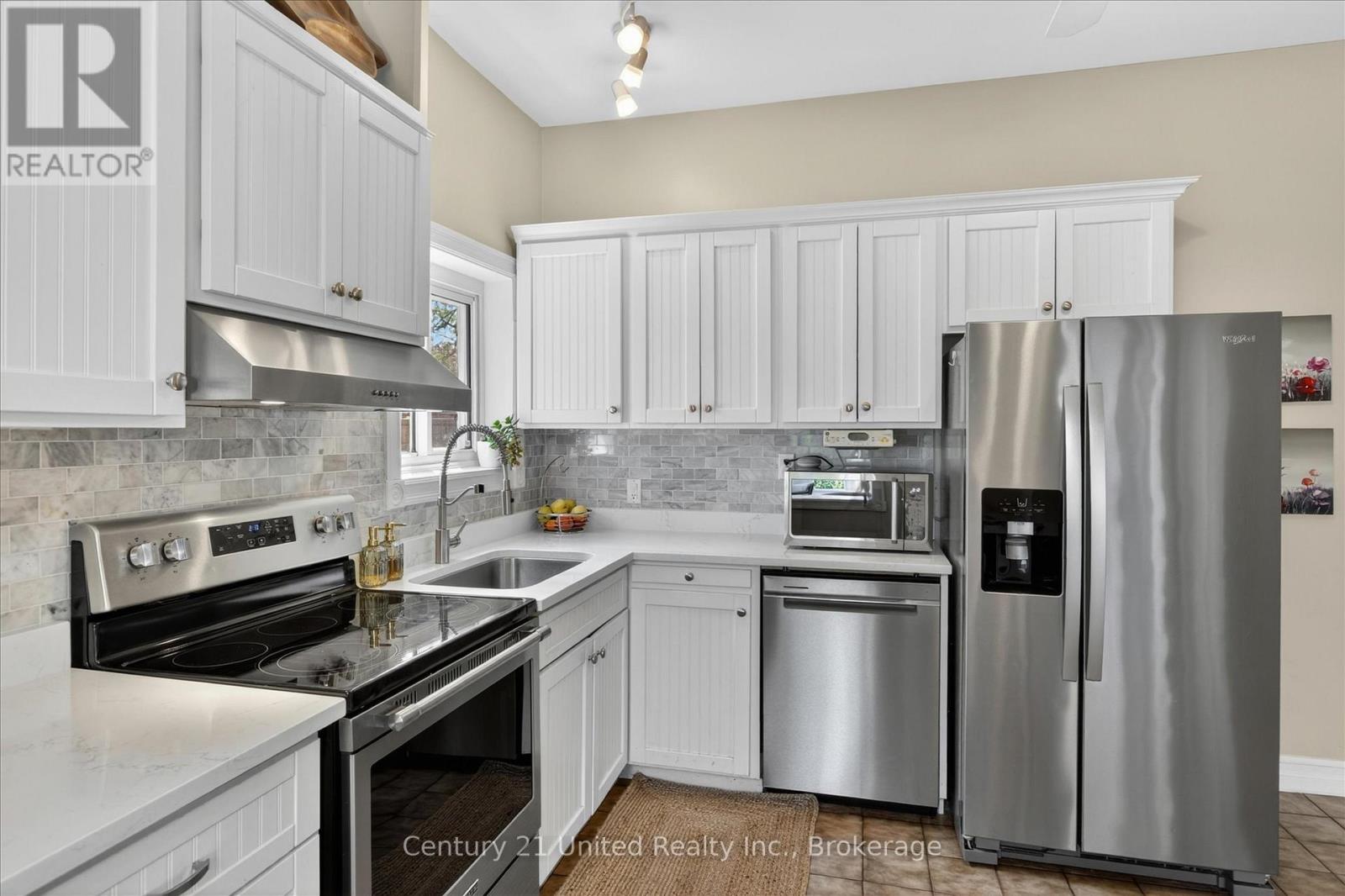 587 GILMOUR STREET - 15