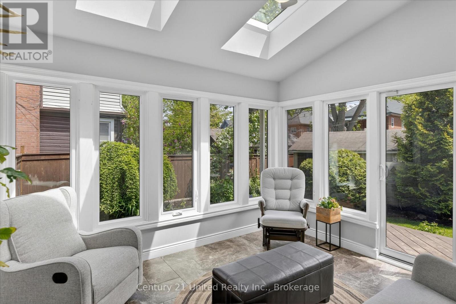 587 GILMOUR STREET - 16