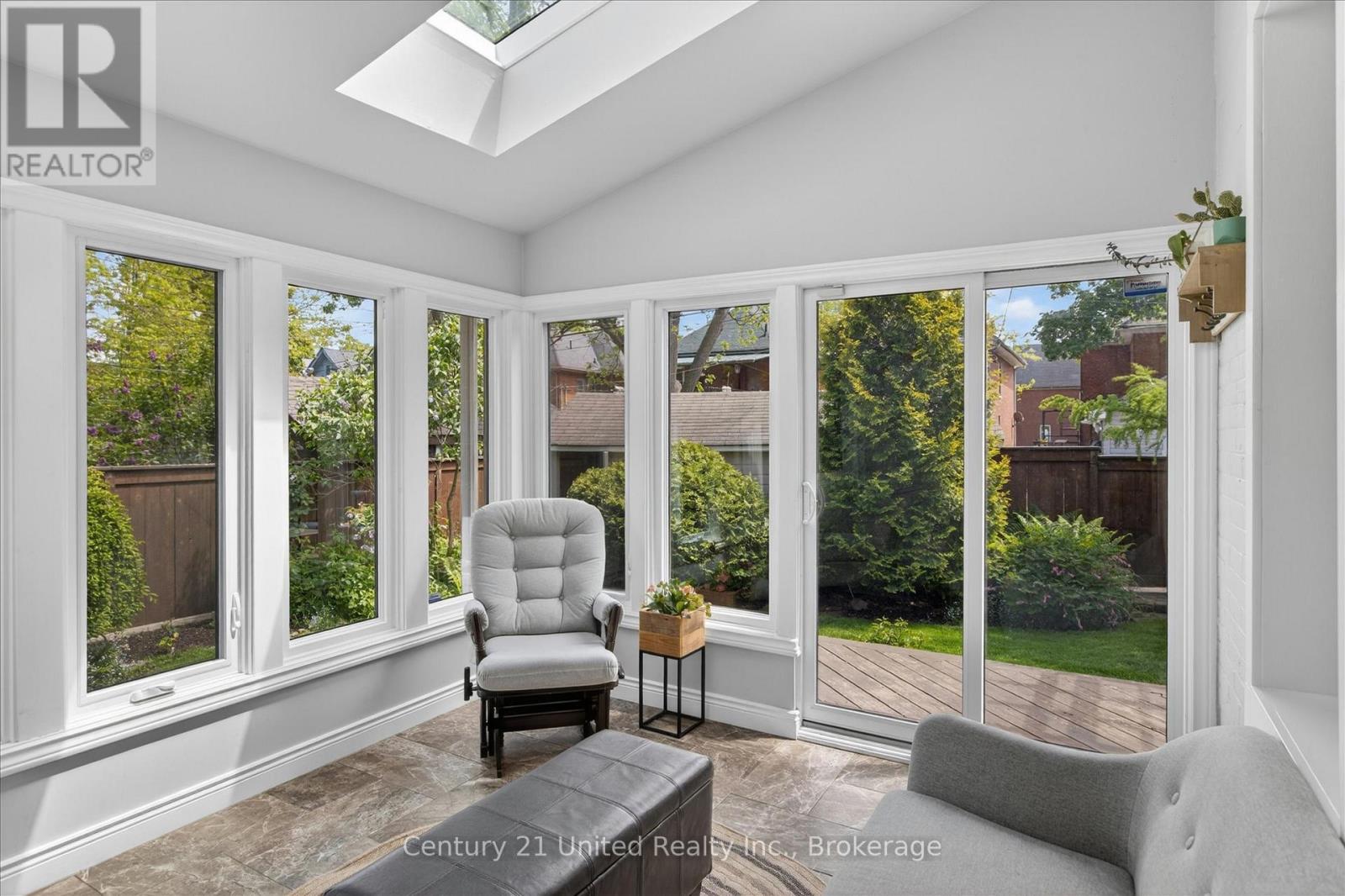 587 GILMOUR STREET - 17
