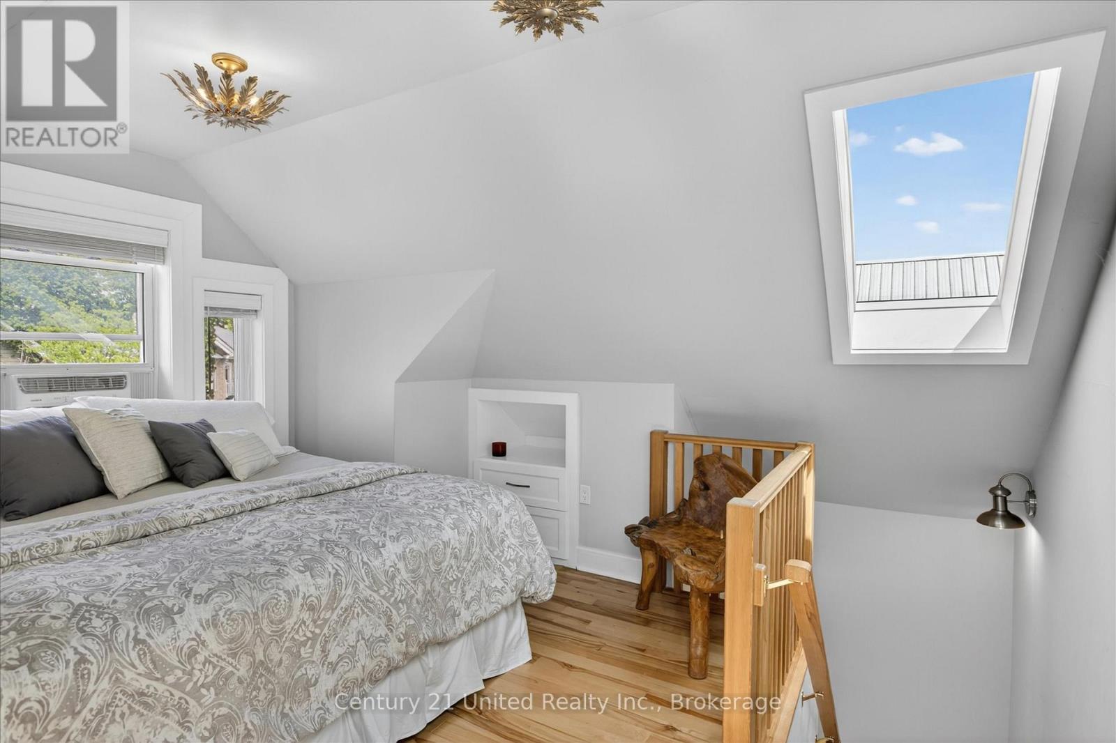 587 GILMOUR STREET - 29