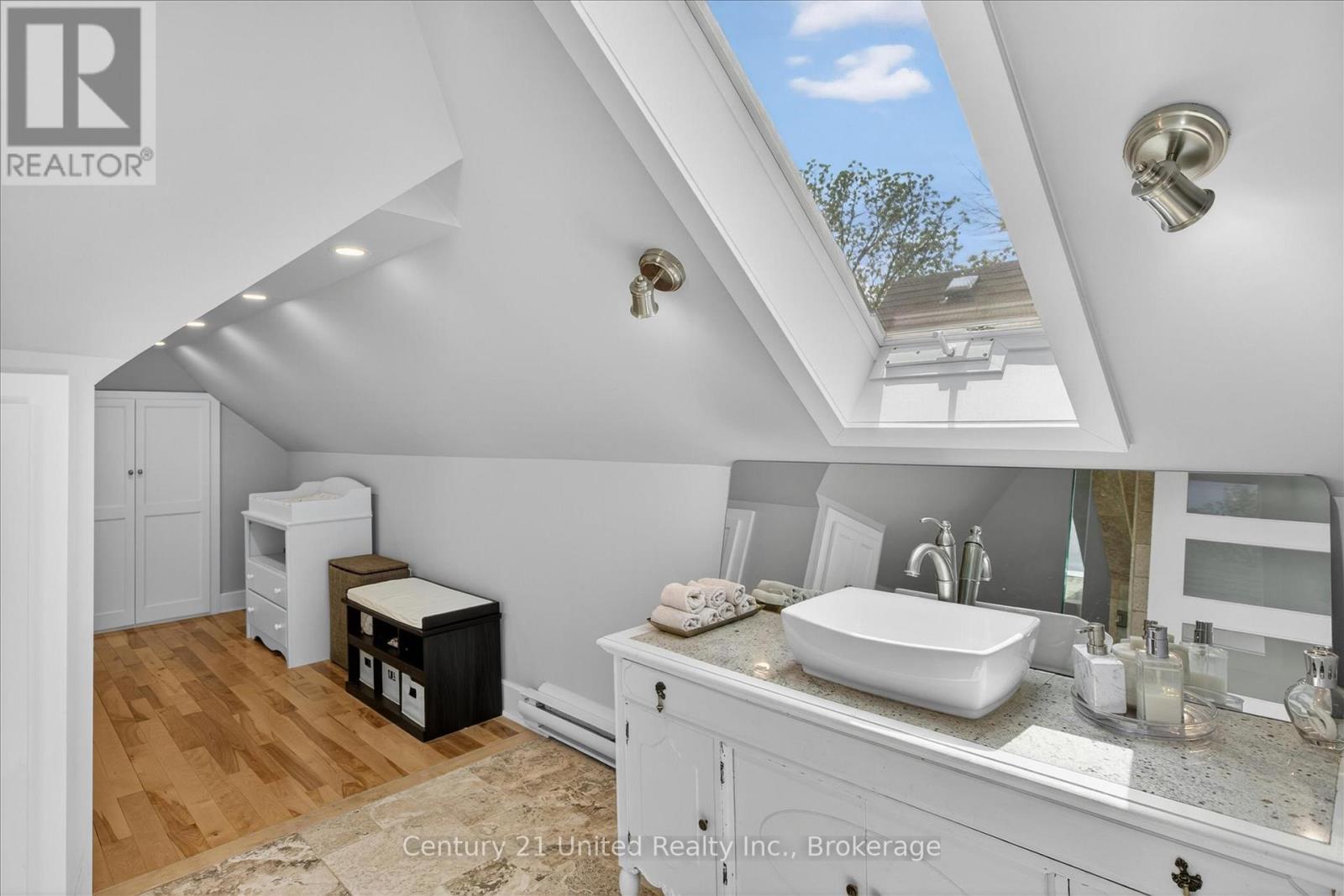 587 GILMOUR STREET - 31