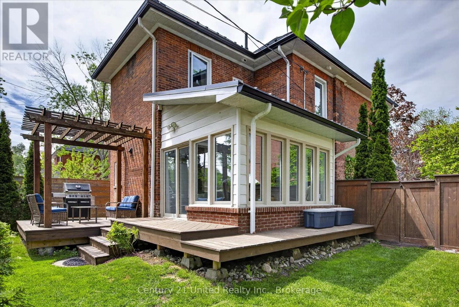 587 GILMOUR STREET - 35