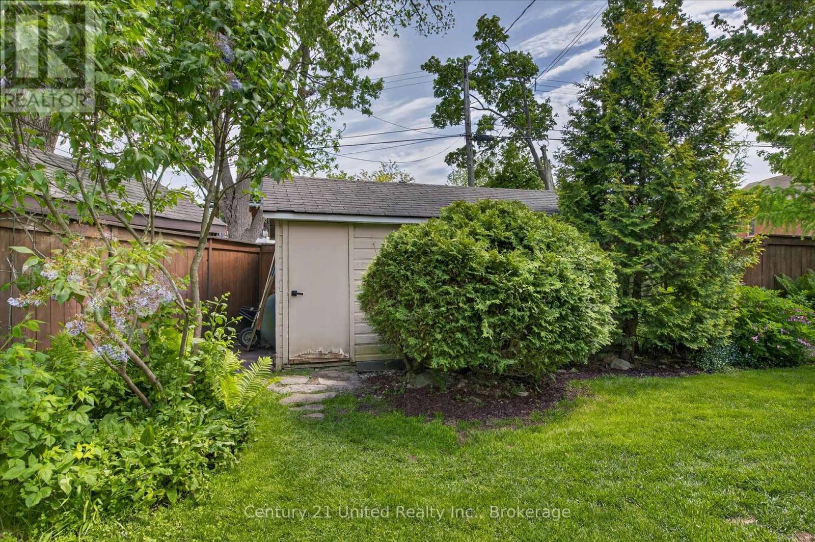 587 GILMOUR STREET - 39