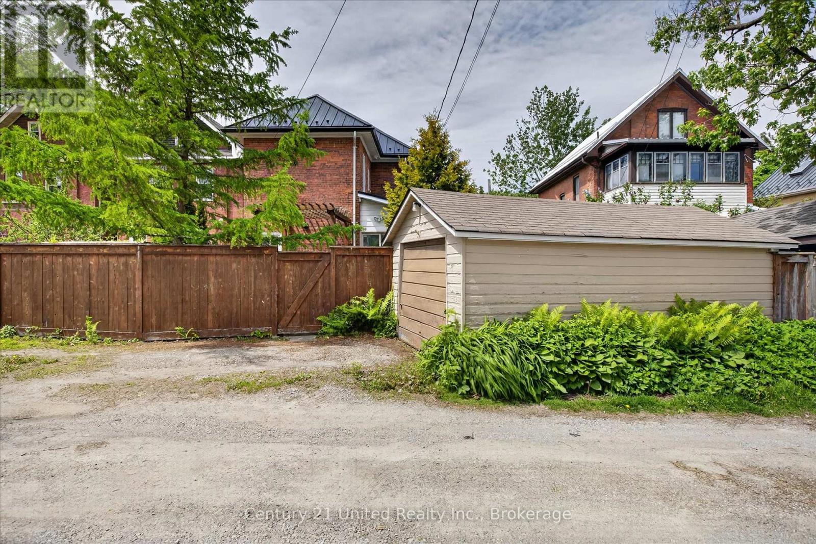 587 GILMOUR STREET - 41