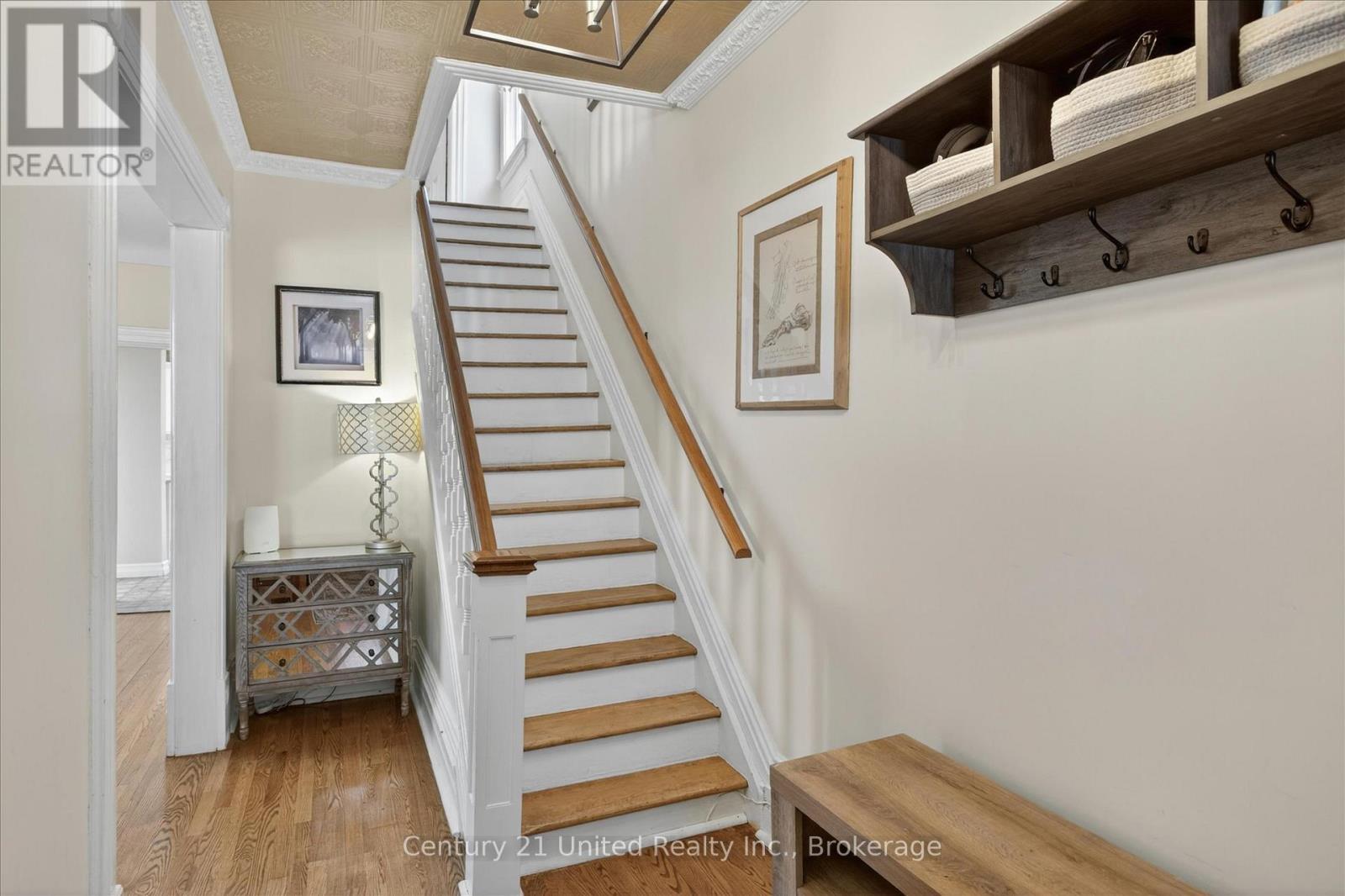 587 GILMOUR STREET - 6