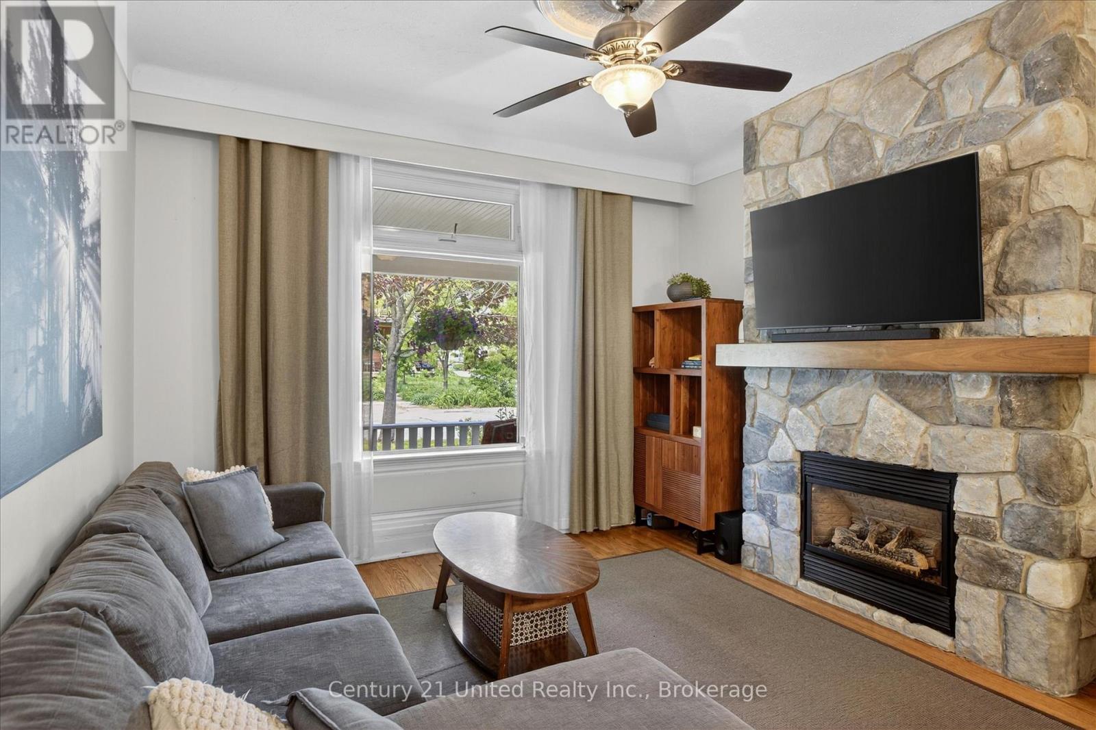 587 GILMOUR STREET - 8
