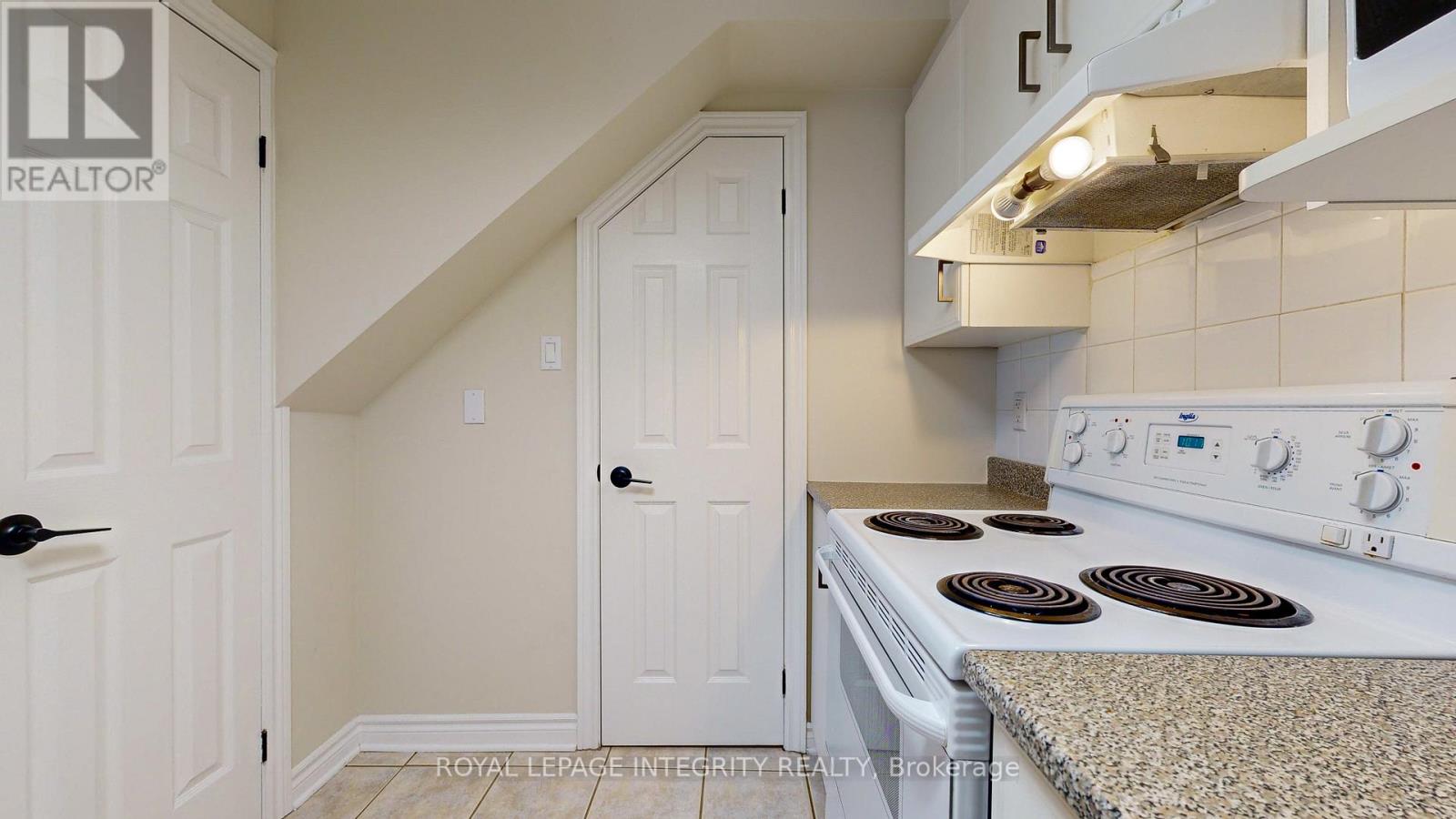 #4 245 CUMBERLAND STREET - 17