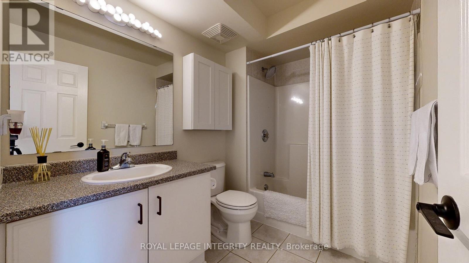 #4 245 CUMBERLAND STREET - 22