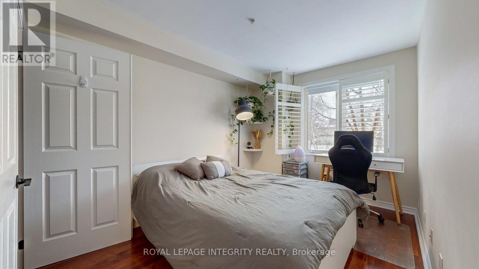 #4 245 CUMBERLAND STREET - 24
