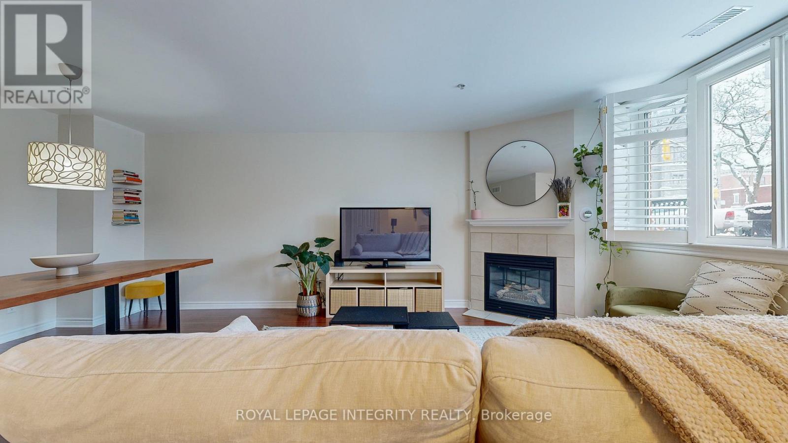 #4 245 CUMBERLAND STREET - 5