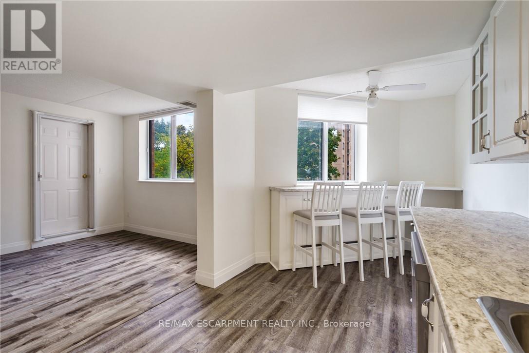 #211 3499 UPPER MIDDLE ROAD - 21
