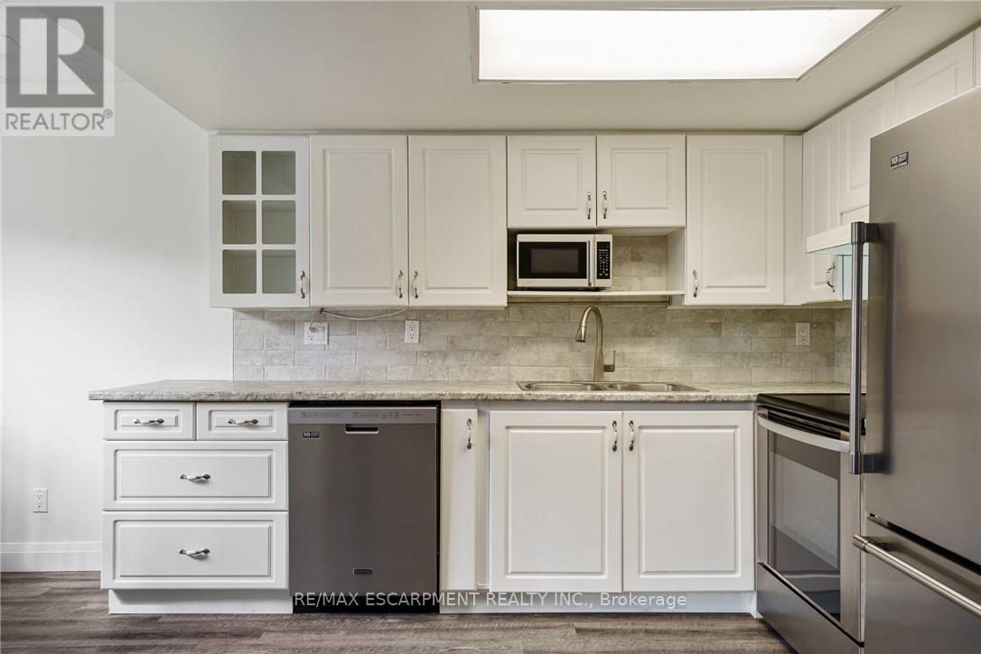 #211 3499 UPPER MIDDLE ROAD - 16