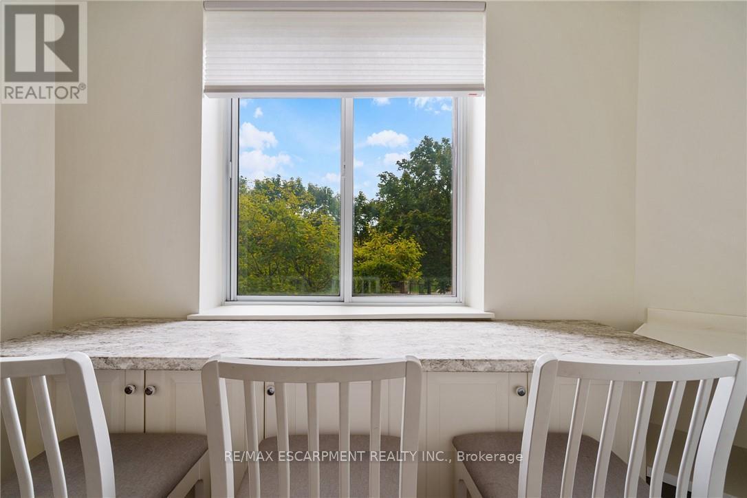 #211 3499 UPPER MIDDLE ROAD - 22