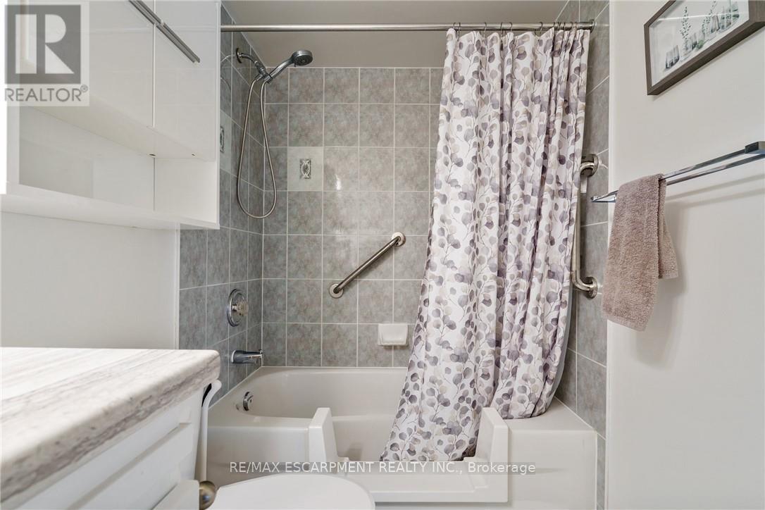 #211 3499 UPPER MIDDLE ROAD - 27