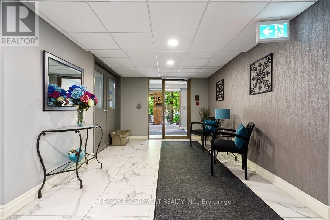 #211 3499 UPPER MIDDLE ROAD - 32