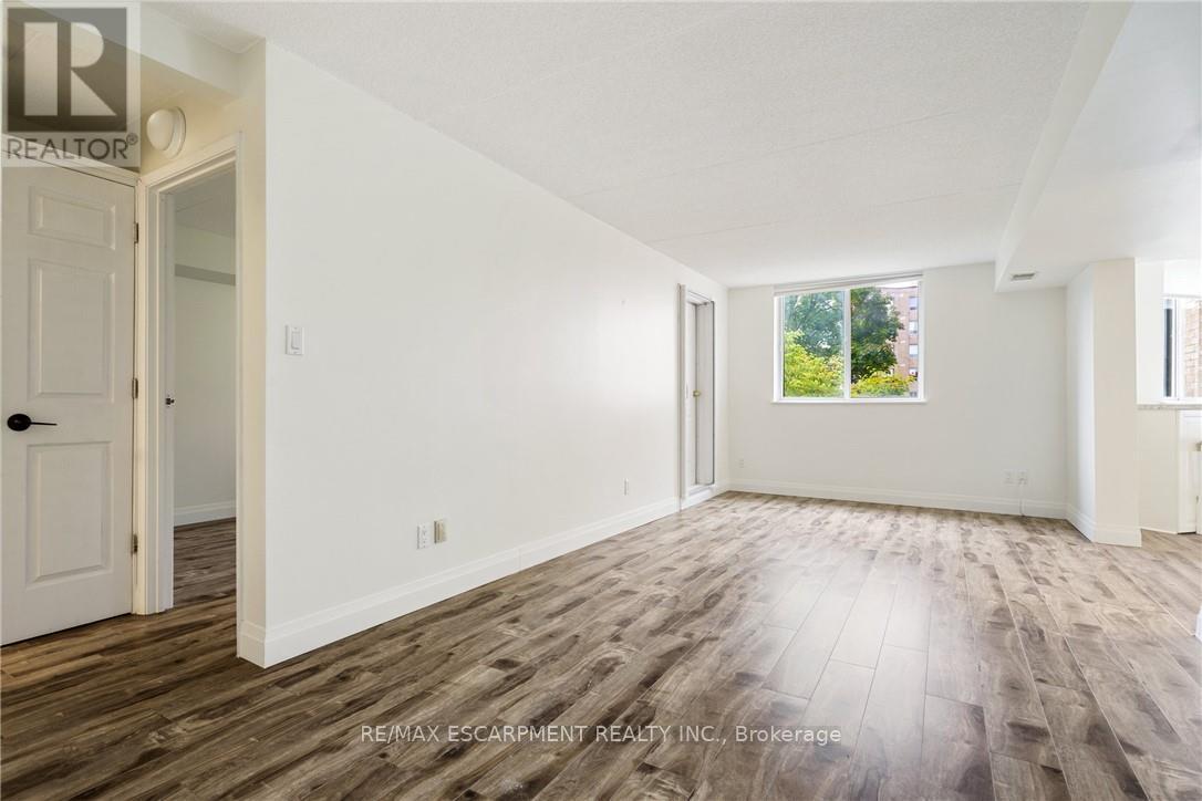 #211 3499 UPPER MIDDLE ROAD - 9