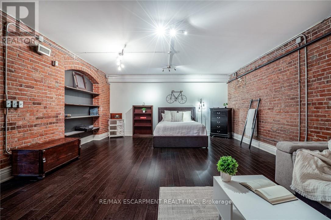 #104 200 STINSON STREET - 23