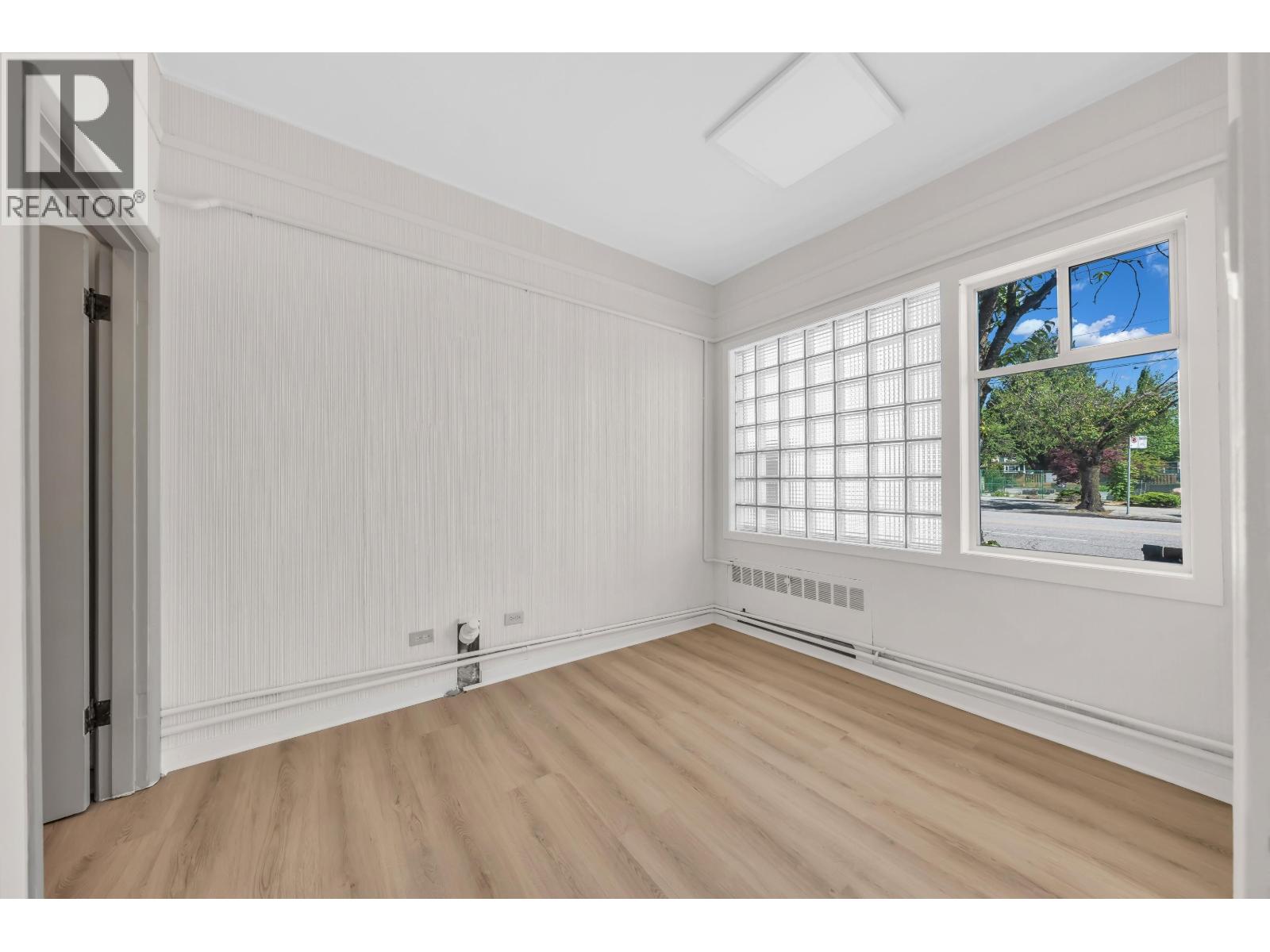 4570 W 10TH AVENUE, Vancouver — photo 2