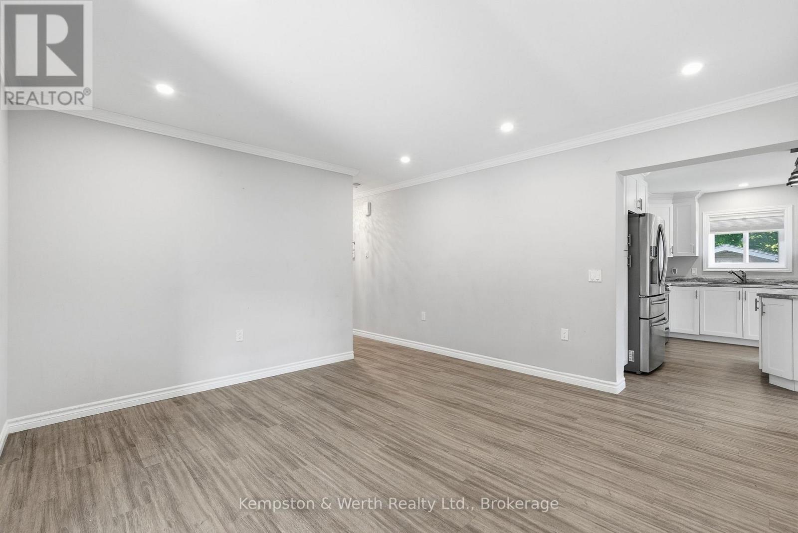 645 DAVIDSON AVENUE S - 21