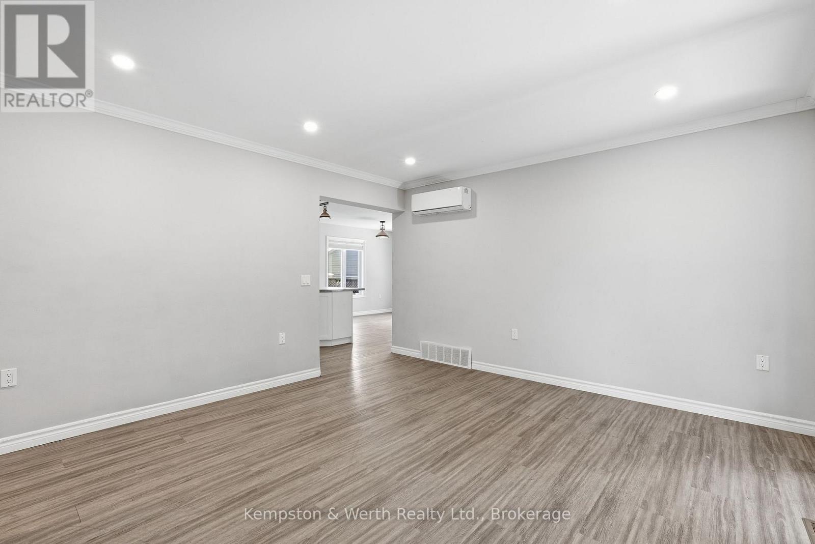 645 DAVIDSON AVENUE S - 22