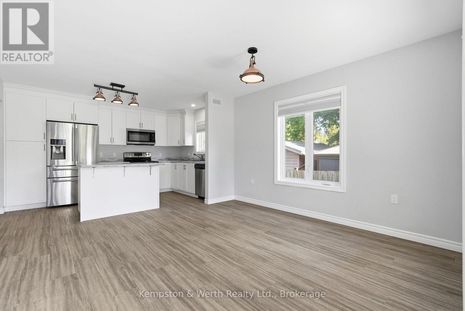 645 DAVIDSON AVENUE S - 23
